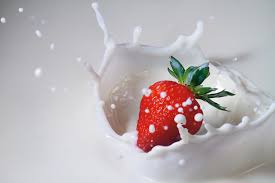 7003053-strawberry-milk