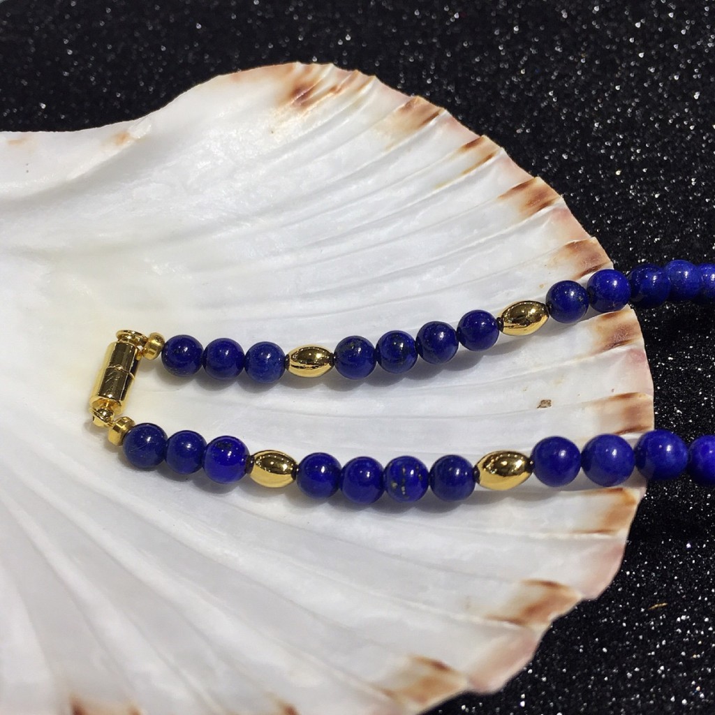 Lapis lazuli magnets
