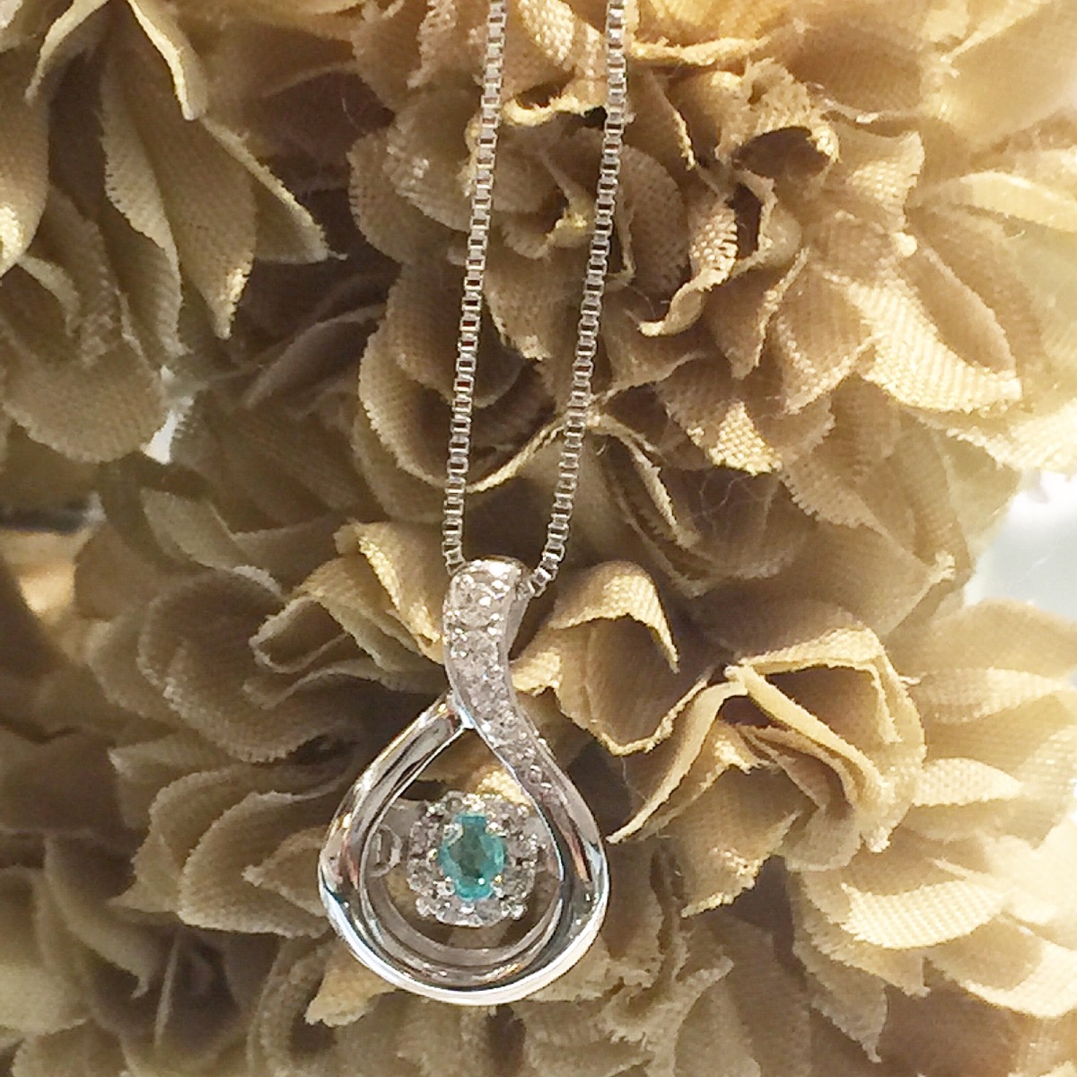 Paraiba dancing diamond