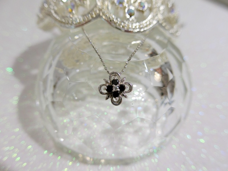 WHITE GOLD BLACK DIAMOND