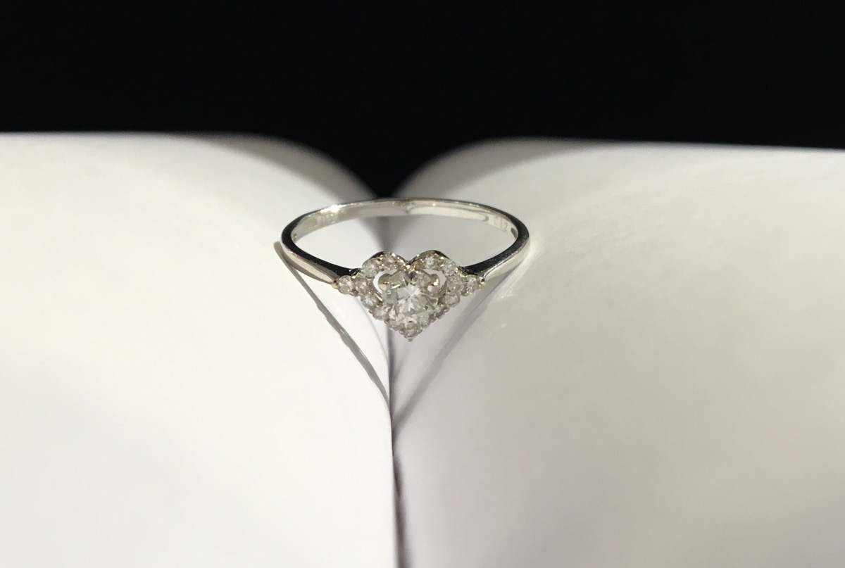 K18 white gold ring