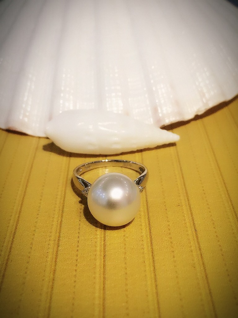 white south sea pearl ring