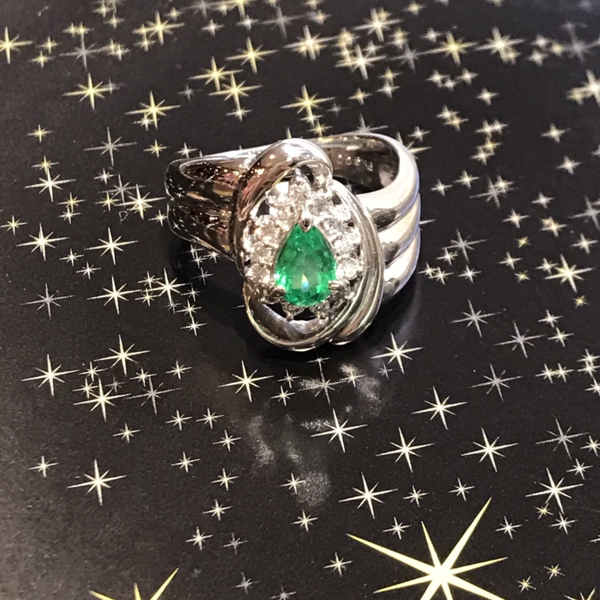 749-pt900-0-61ct-0-22ct-em-ring