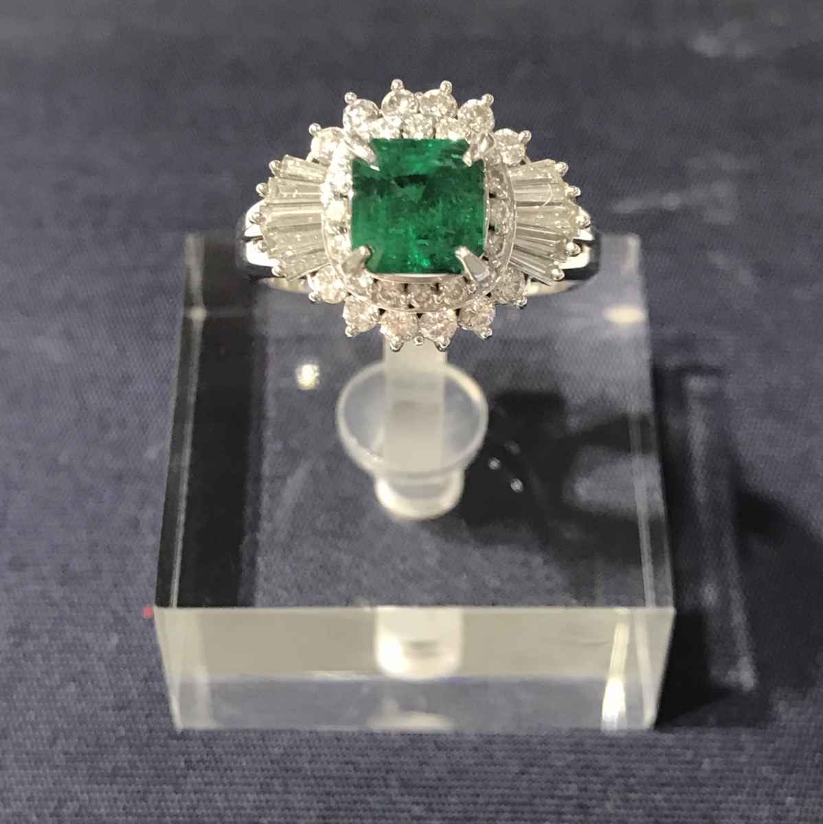 $1799 PT900 1.16ct & 0.82ct Emerald Ring