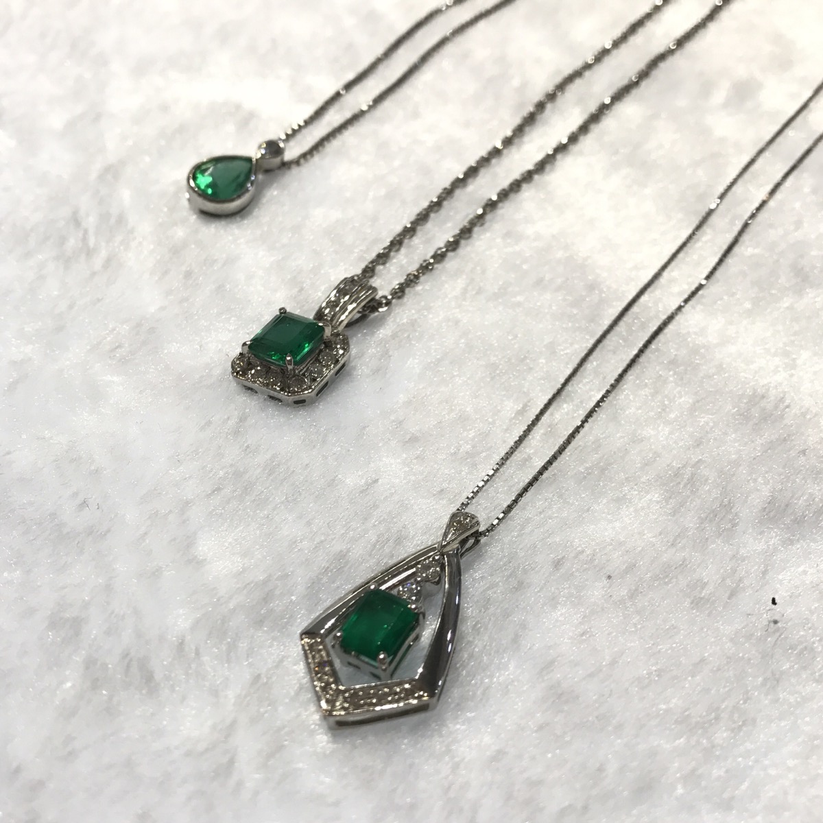 PT900 $1199 $1499 $699 1.51ct & 0.12ct n 1.38ct & 0.43ct n 1.3ct & 0.18ct