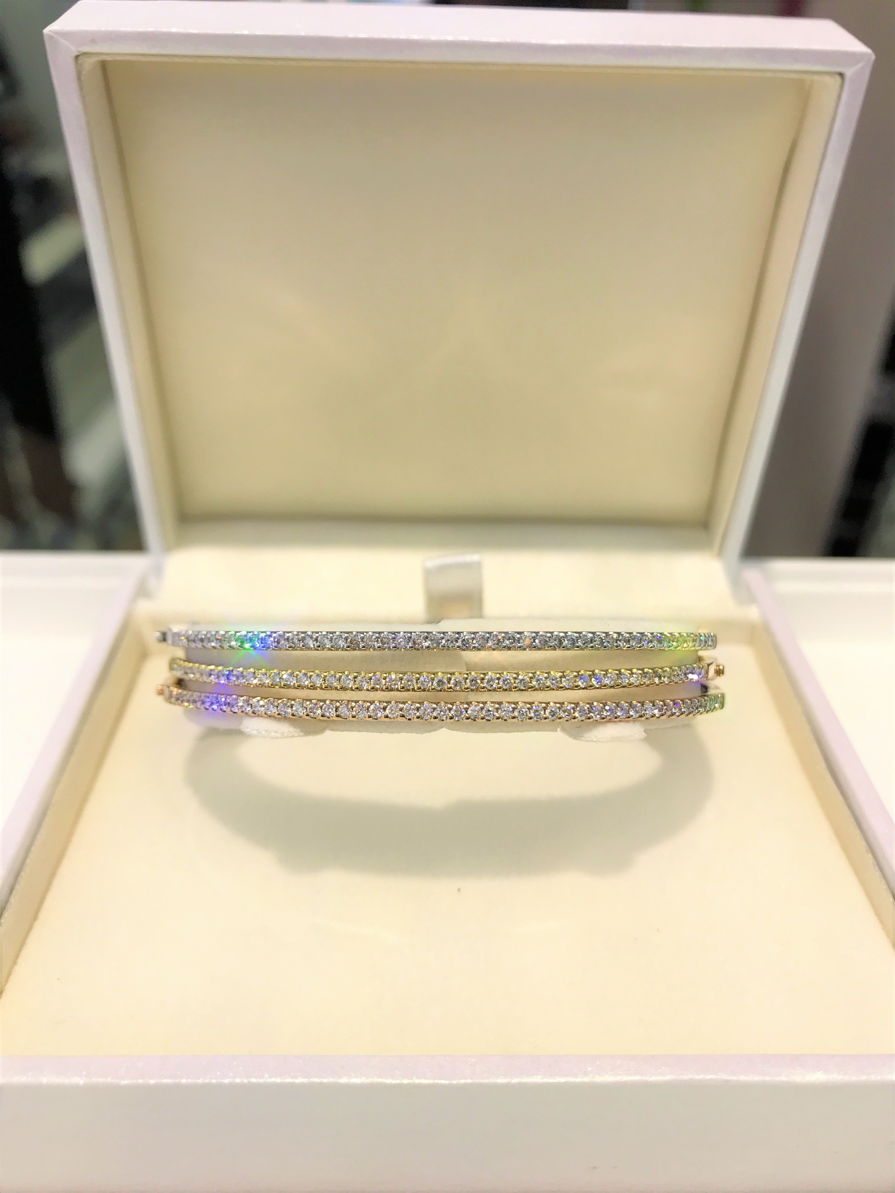 LIMITED EDITION K18 0.35CT BANGLES