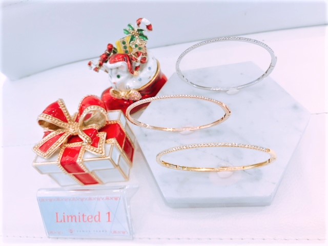 LIMITED EDITION K18 0.35CT BANGLES