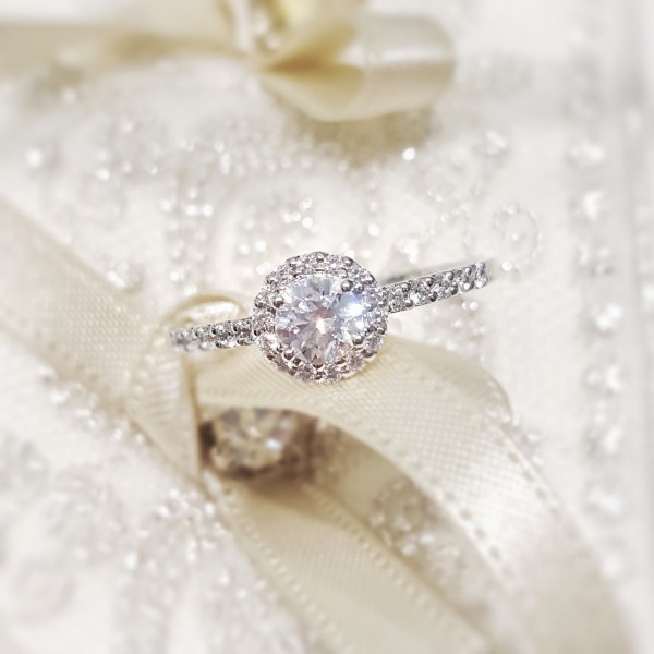 halo diamond ring