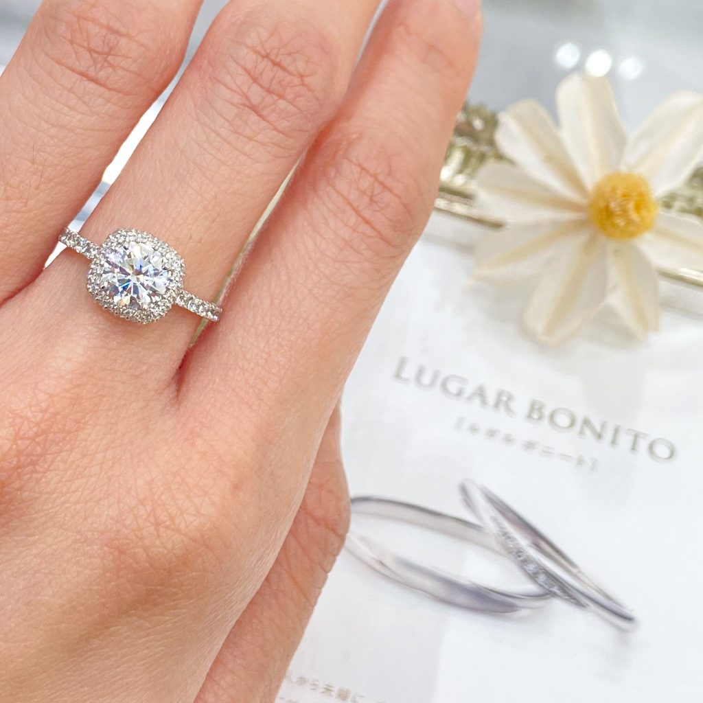 How to Choose the Best Wedding Band for a Pear-Shaped Engagement Ring